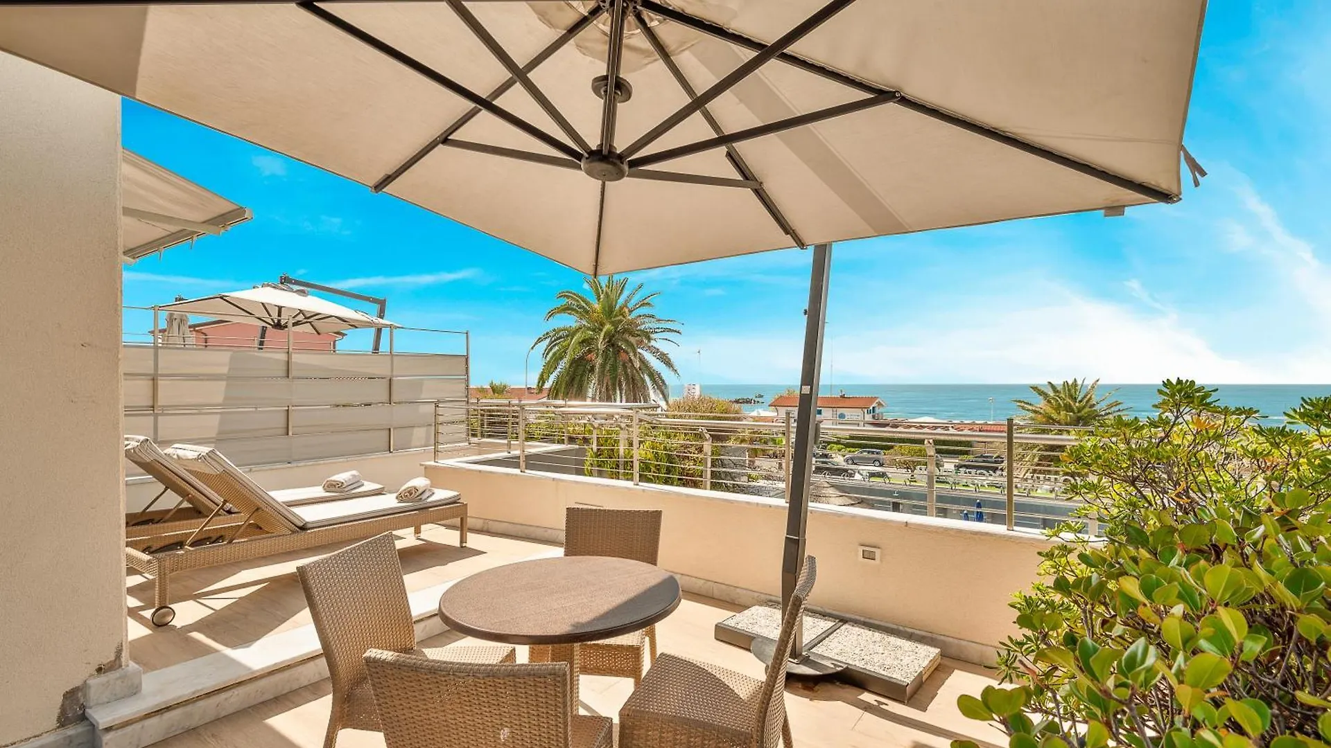 Hotel Excelsior Marina di Massa 4*,  Italy
